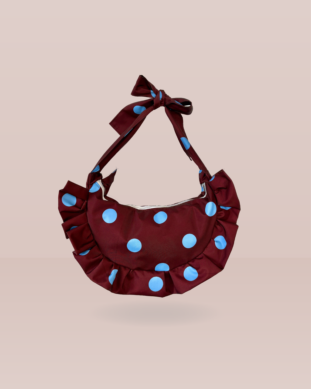 sac demi lune à volants tissu imperméable couleur marron à pois bleus ciel