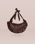 sac croissant à froufrous au motif léopard en tissu effet peau de pêche suédine.